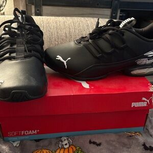 Puma Black Sneakers Modern Athletic Design